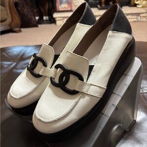 Wonders Chic Women's white and Black Loafers